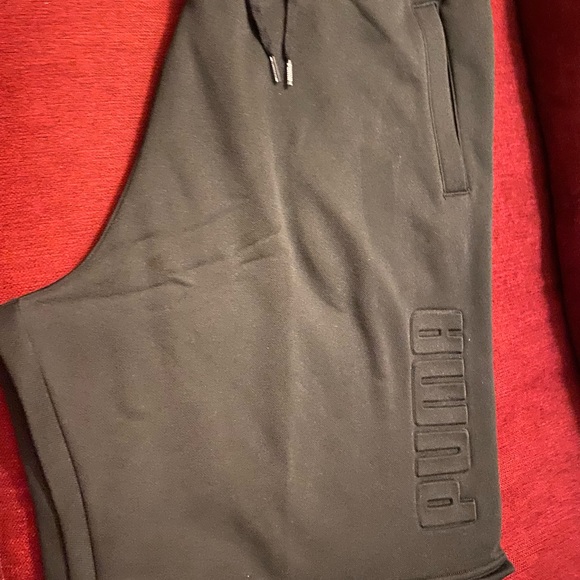 Puma Embossed Logo Mens Shorts Black Size Medium & XXL - Picture 2 of 7